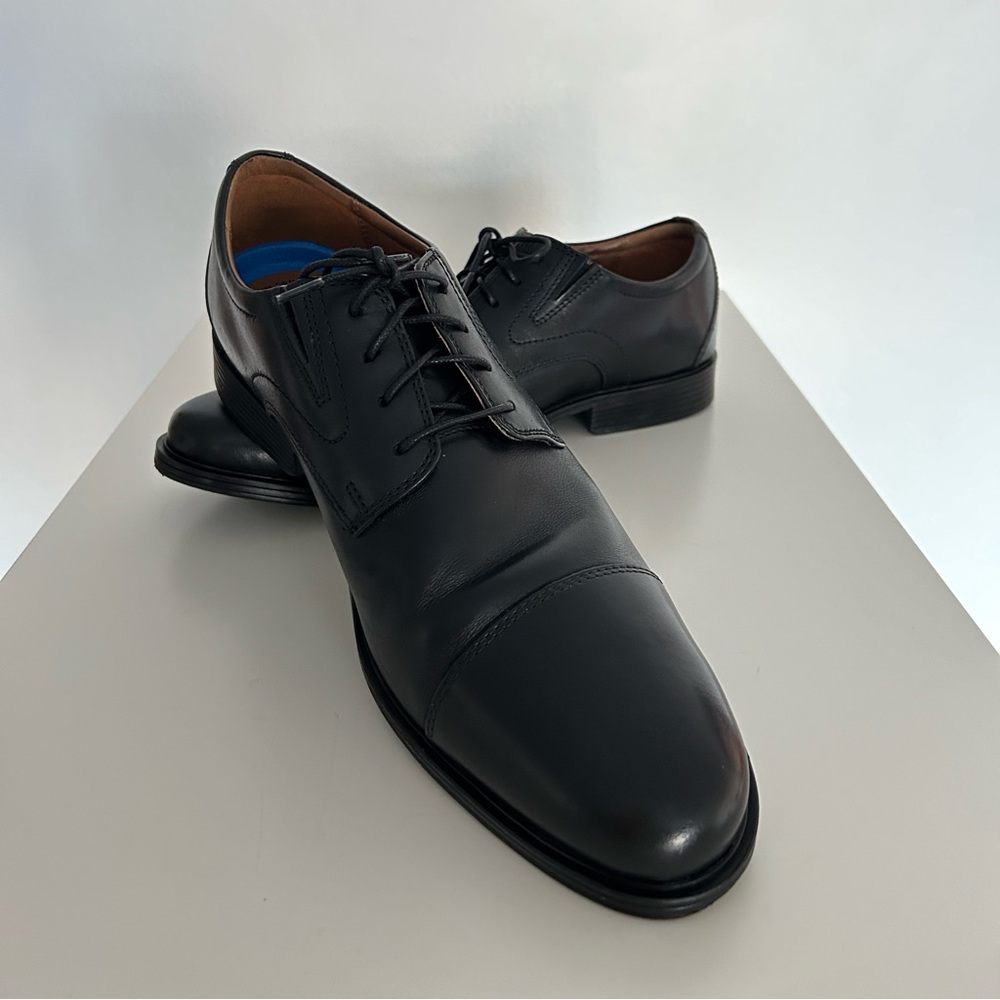 Men’s Clarks Dress Shoes — New